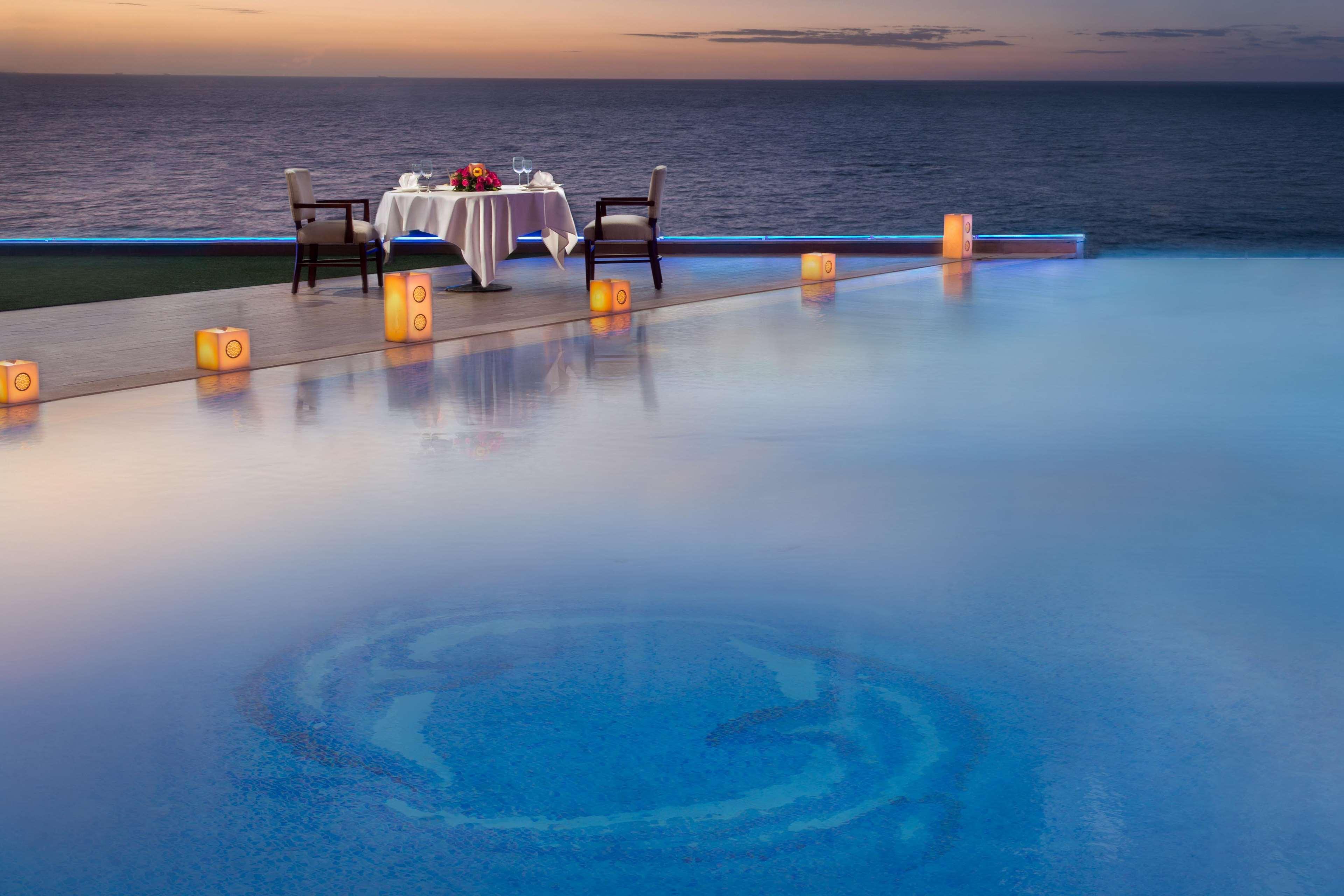 Hilton Alexandria Corniche Hotel Bagian luar foto Infinity pool at the Four Seasons Resort, Maldives
