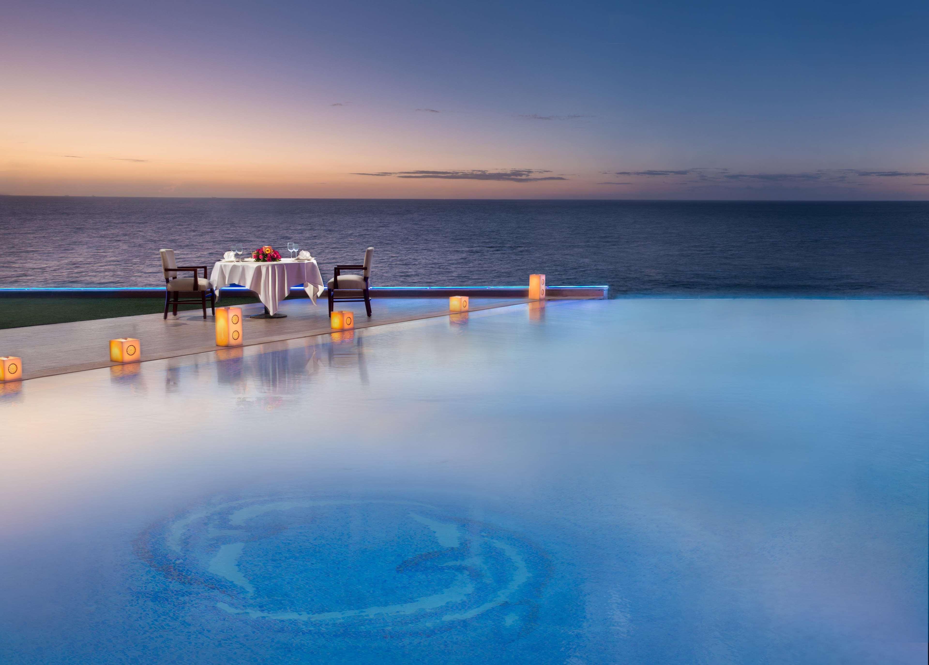 Hilton Alexandria Corniche Hotel Bagian luar foto Infinity pool at the Kempinski Hotel, Soma Bay, Red Sea, Egypt