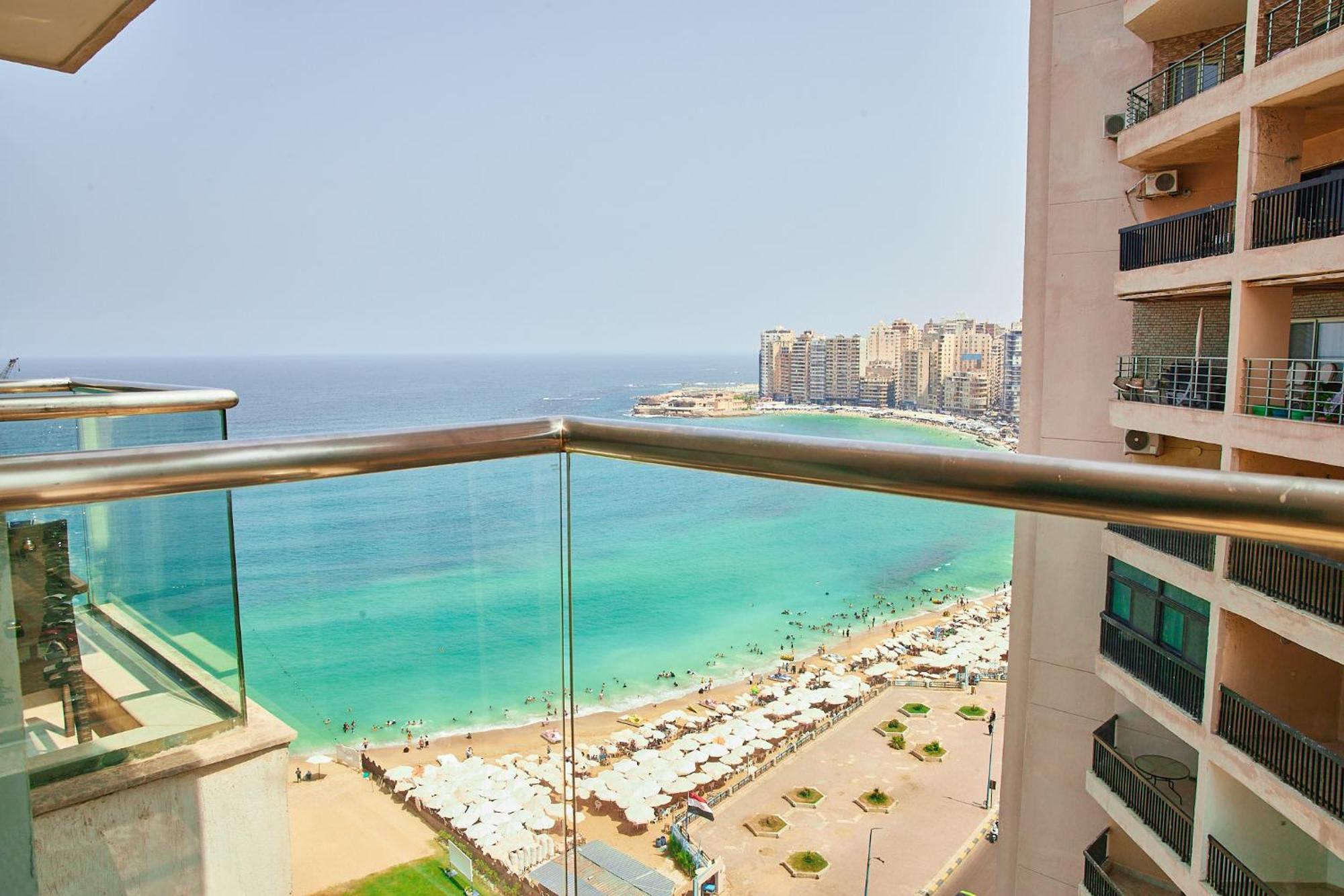 Hilton Alexandria Corniche Hotel Bagian luar foto View of the Mediterranean from the balcony of a residential building in Alexandria, Egypt