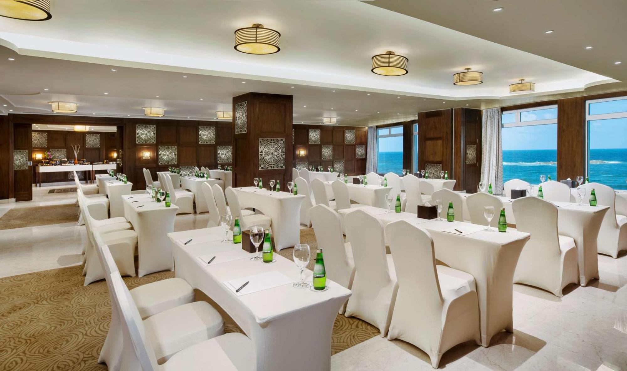 Hilton Alexandria Corniche Hotel Bagian luar foto The Westin Maldives