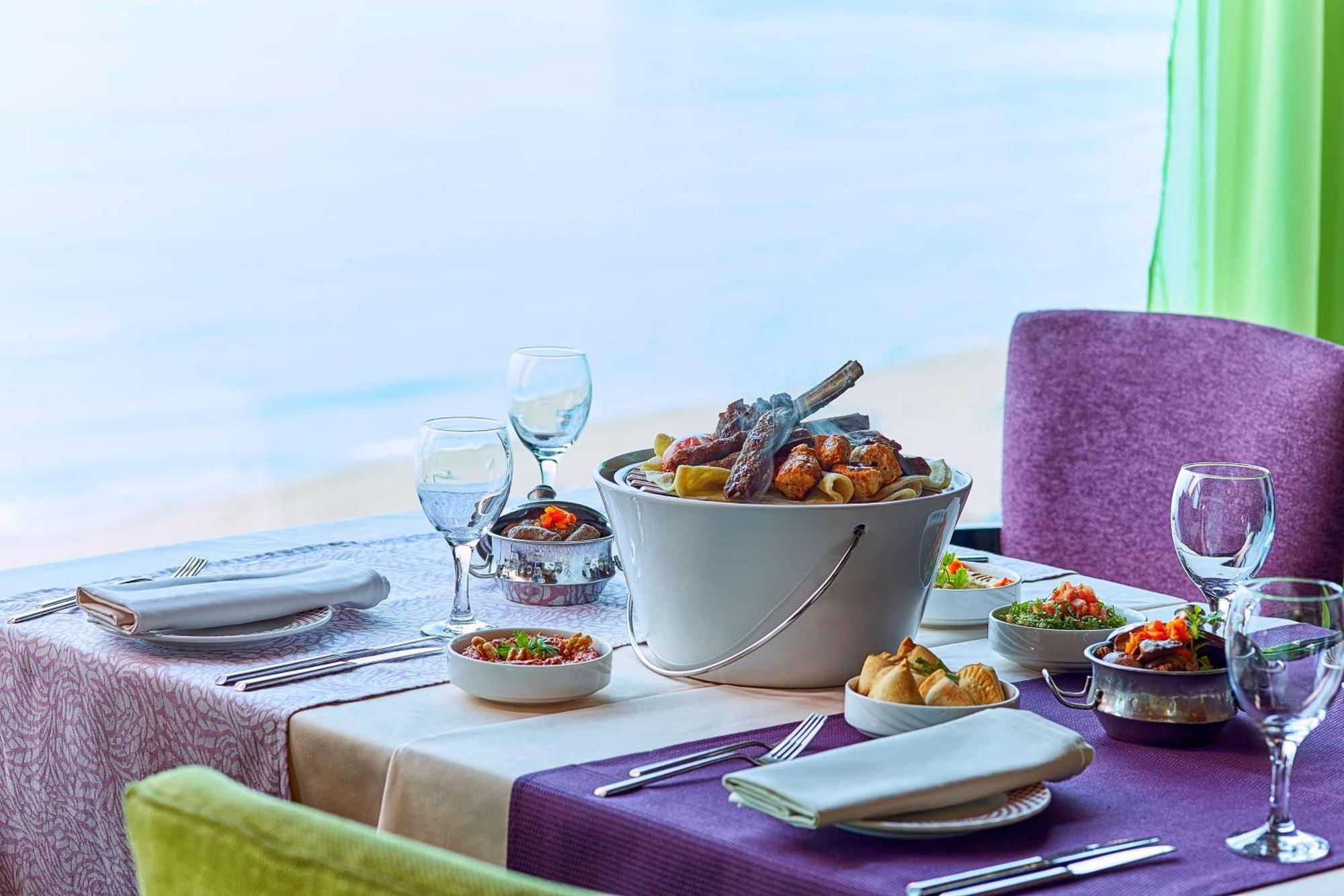 Hilton Alexandria Corniche Hotel Bagian luar foto A table set for dinner