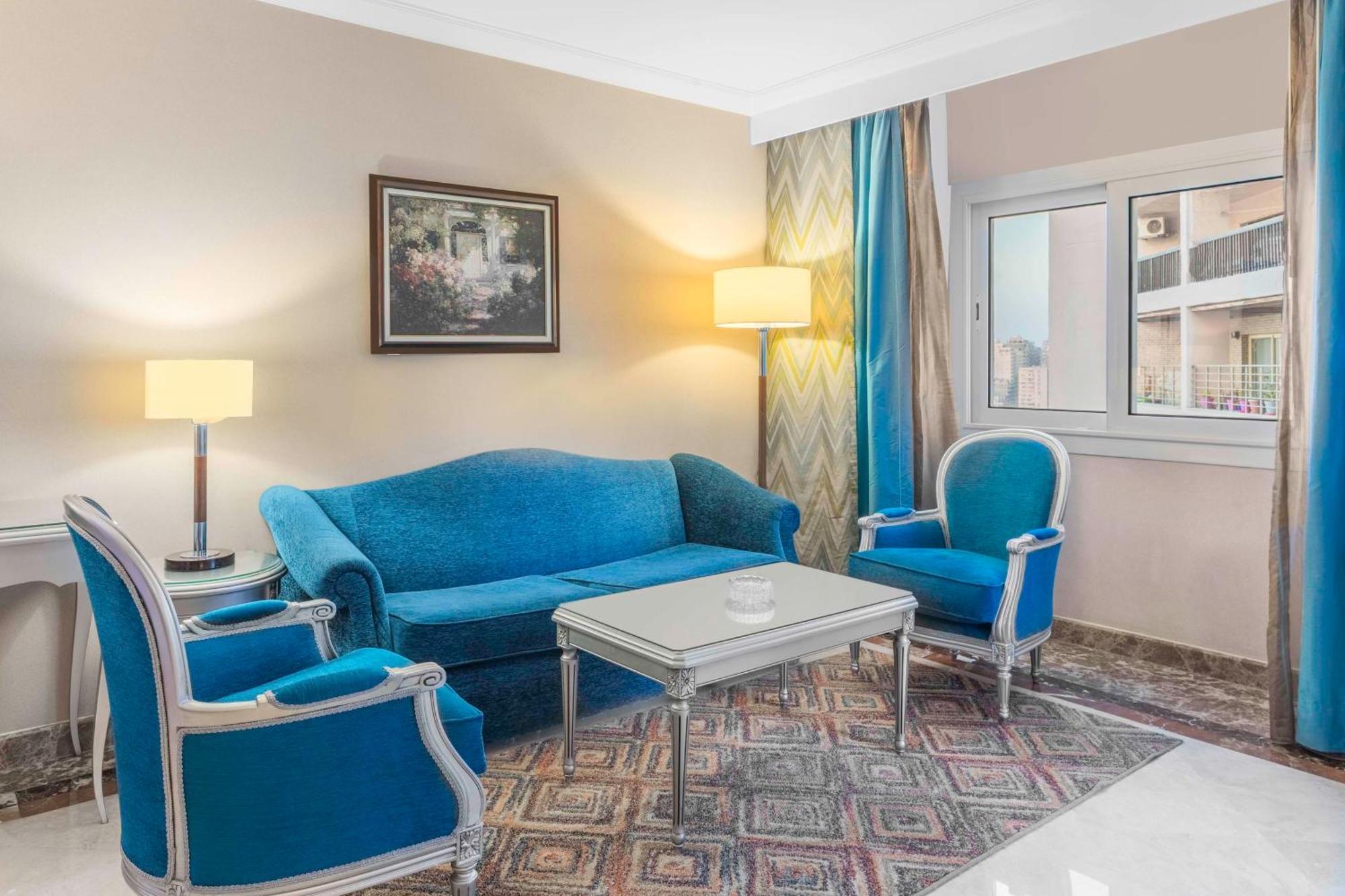 Hilton Alexandria Corniche Hotel Bagian luar foto Suite