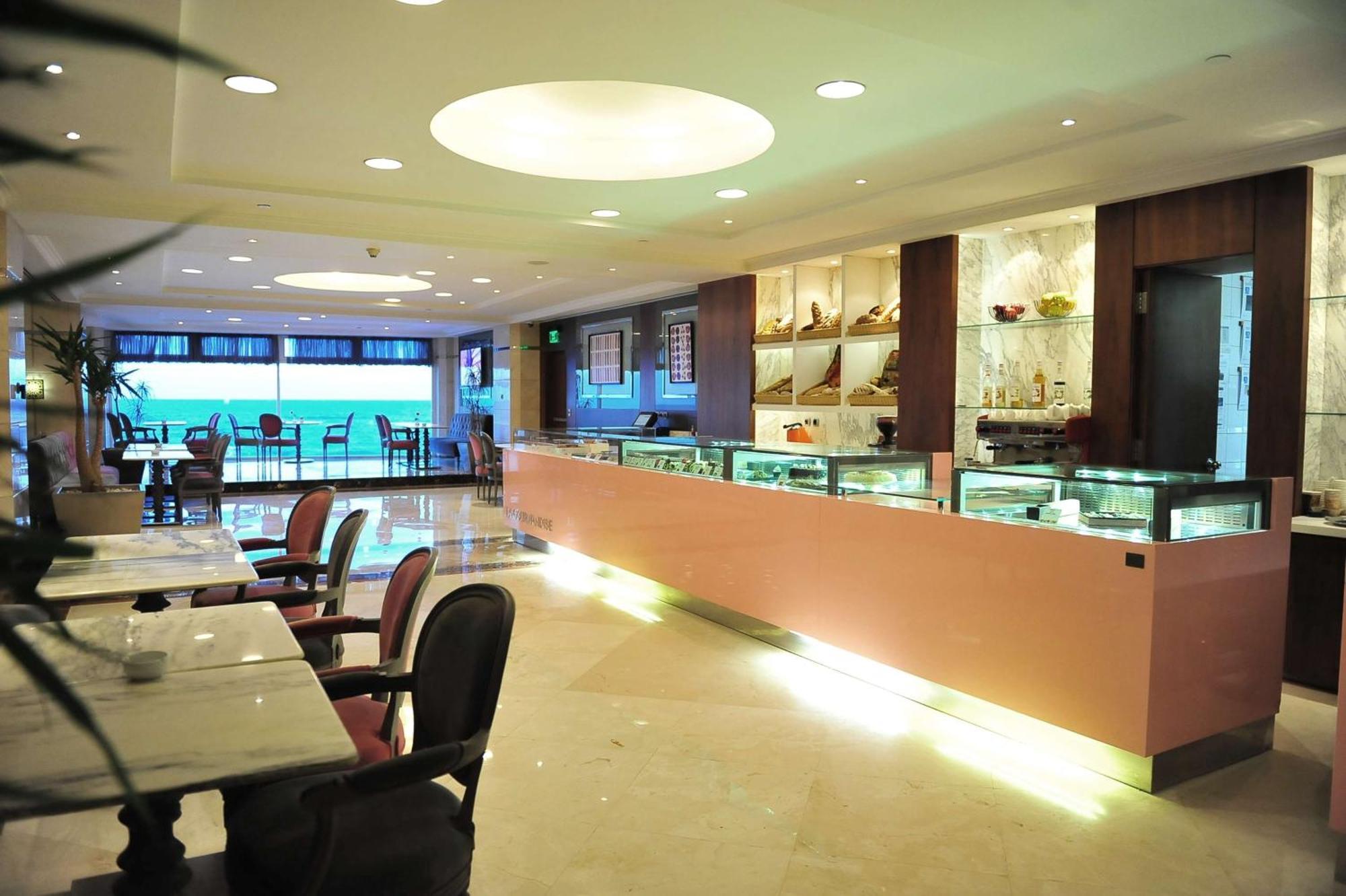 Hilton Alexandria Corniche Hotel Bagian luar foto The lobby of the hotel