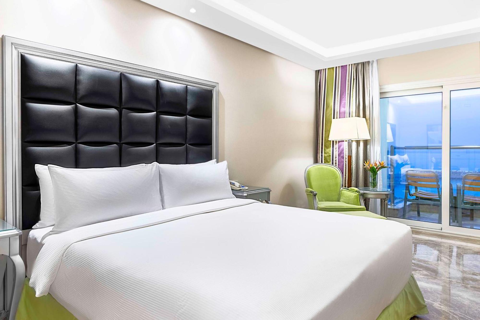 Hilton Alexandria Corniche Hotel Bagian luar foto Deluxe room