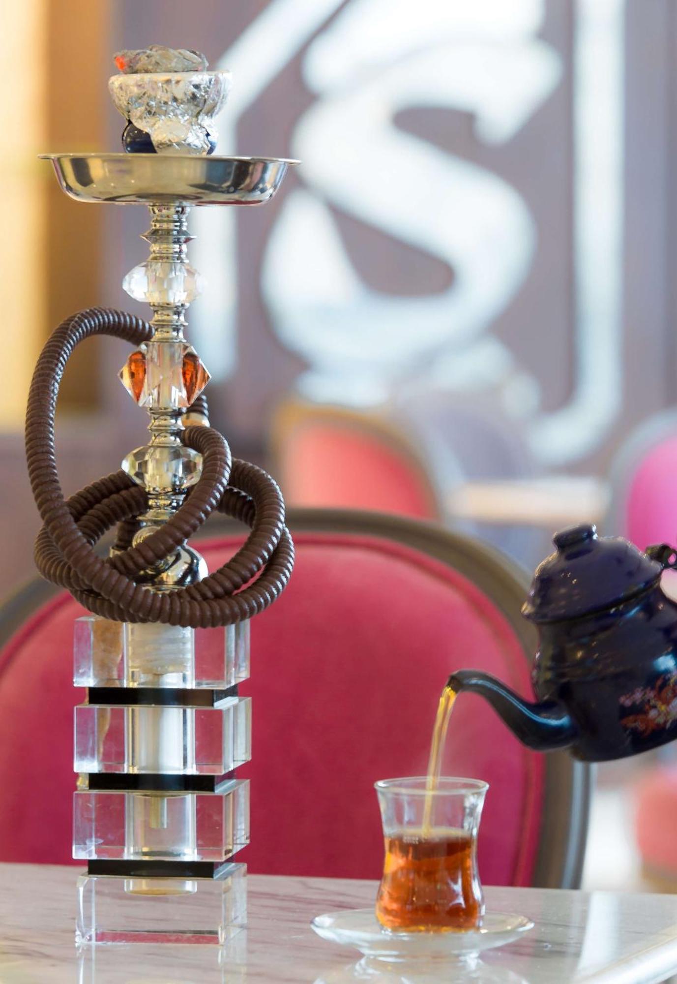 Hilton Alexandria Corniche Hotel Bagian luar foto A hookah
