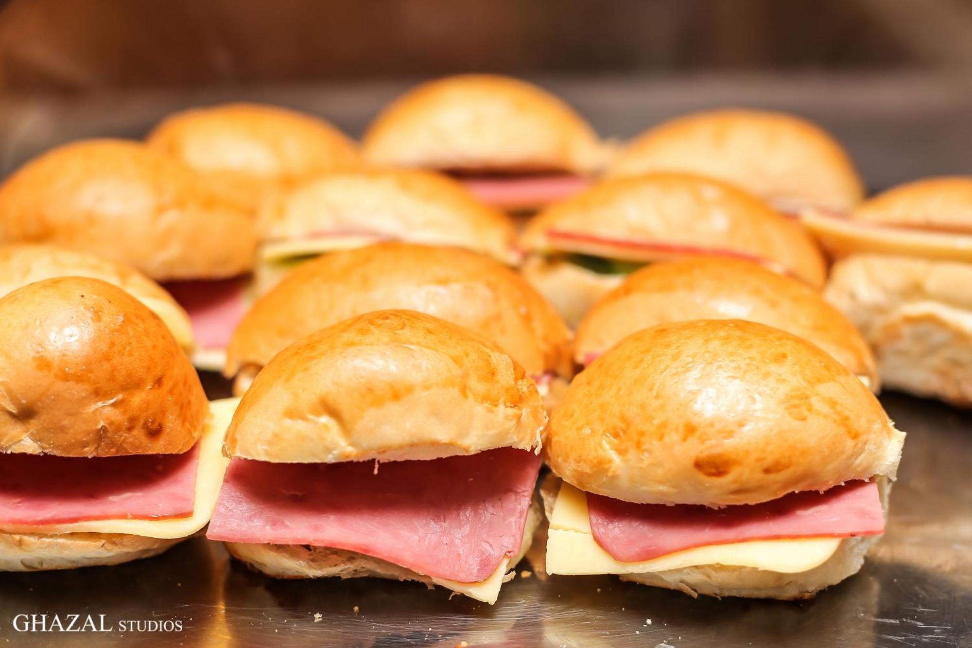 Hilton Alexandria Corniche Hotel Bagian luar foto A ham and cheese slider